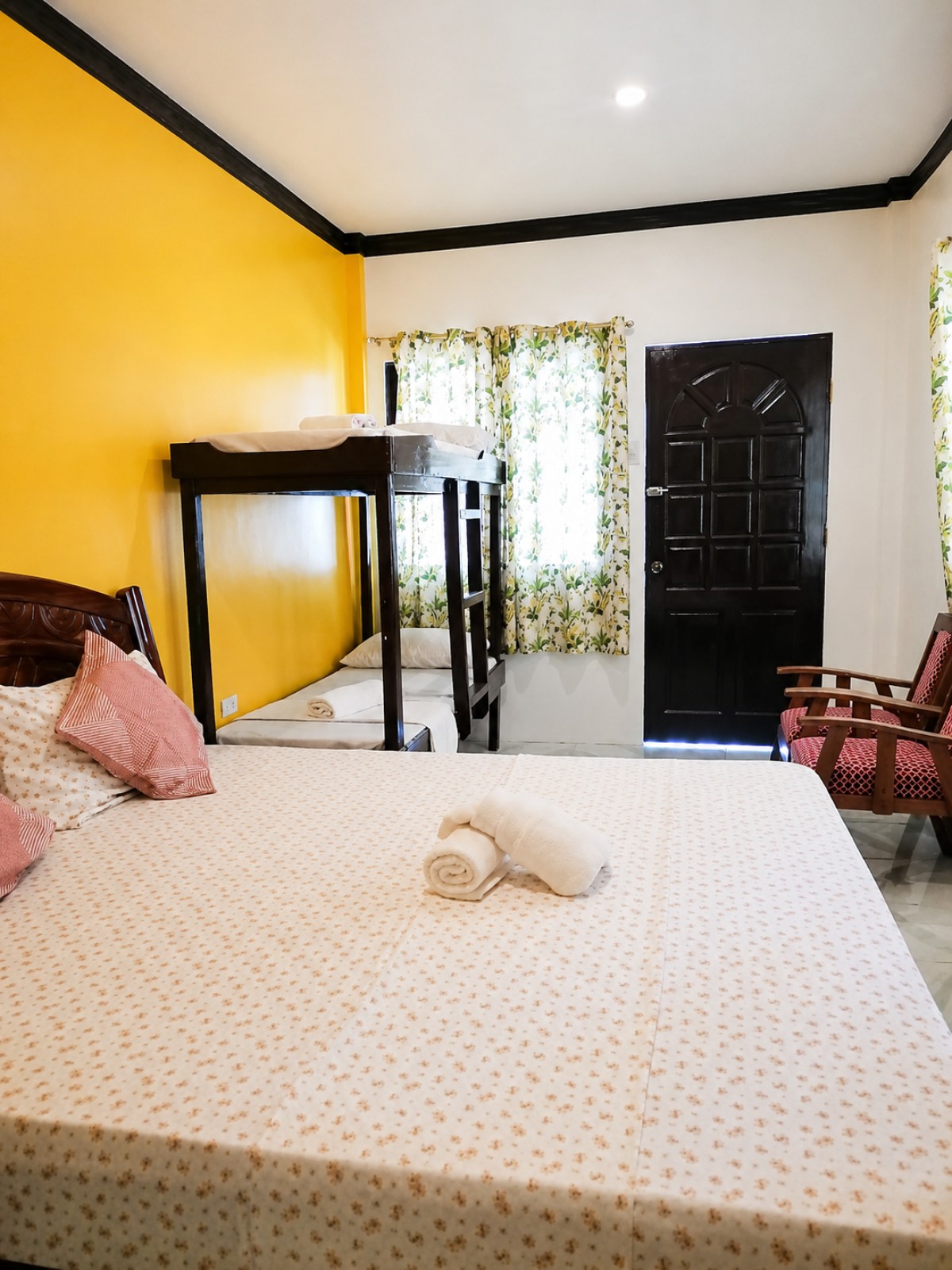 Pictures of Spacious Family Room – First Floor with Balcony