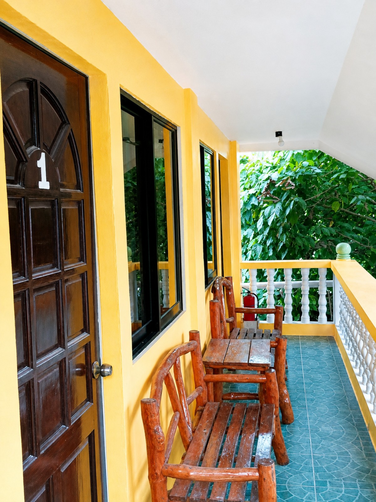 Pictures of Spacious Family Room – First Floor with Balcony