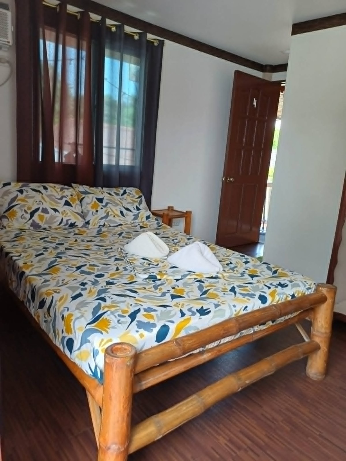 Pictures of Standard Room – Balcony with Marketplace View