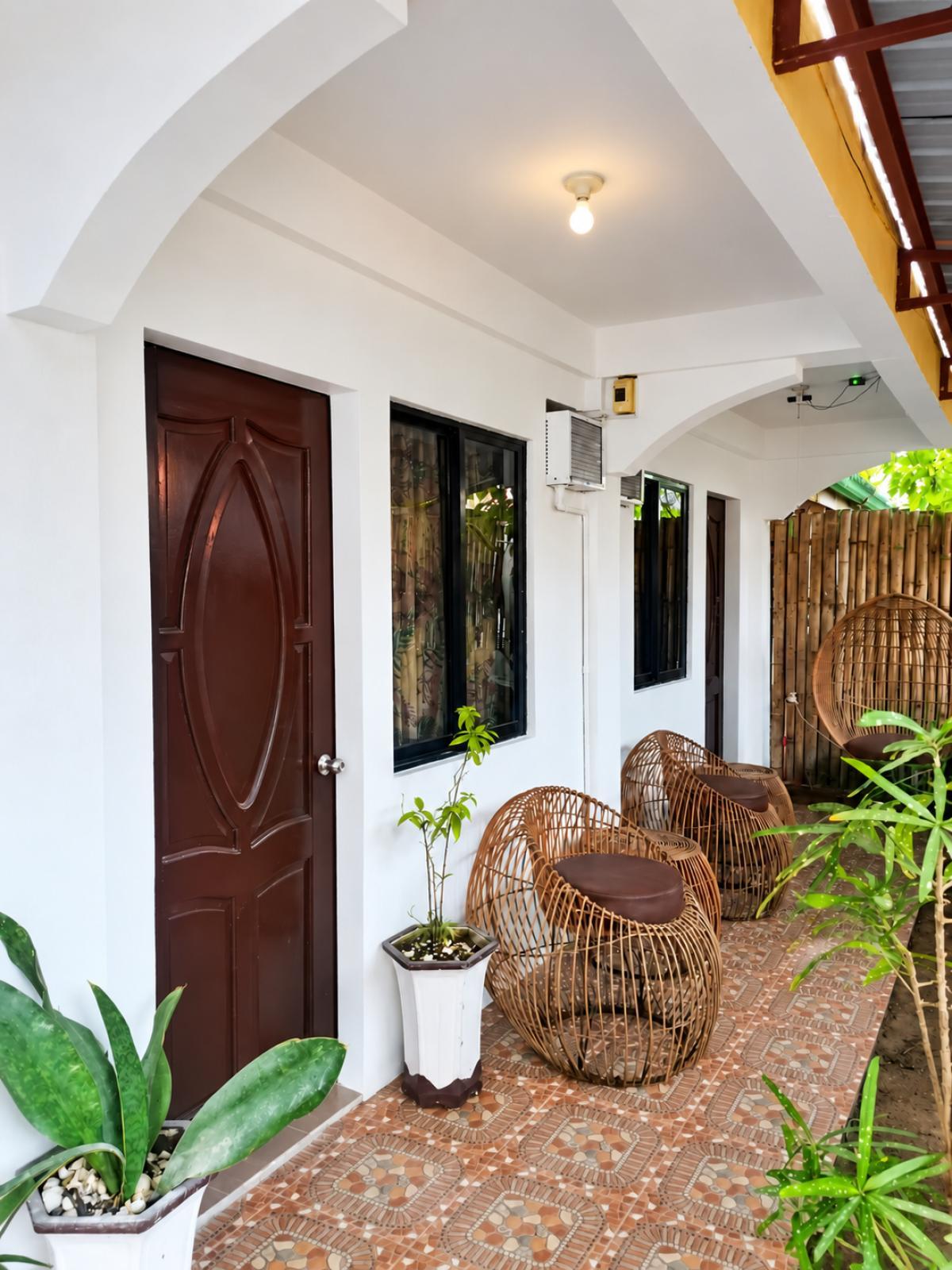 Pictures of Standard Room with Small Garden