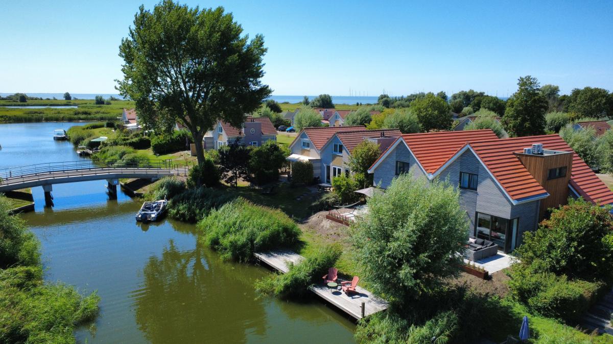 Maui-Makkum, 8 persoons nieuwe luxe villa