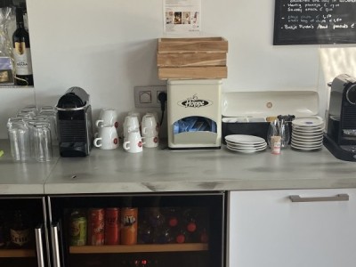 Afbeelding van Stijlvolle familie kamer met ruime badkamer.