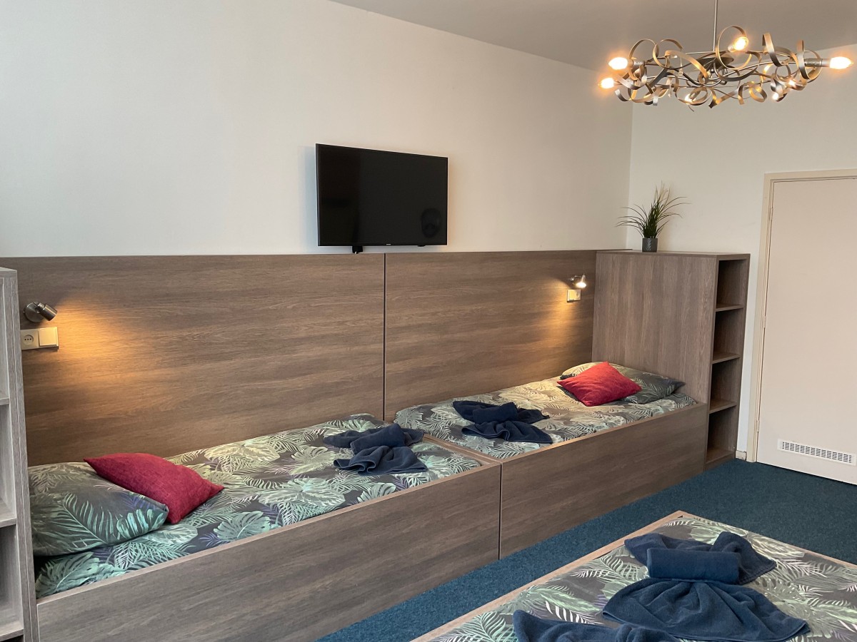Pictures of Quadruple room with bathtub