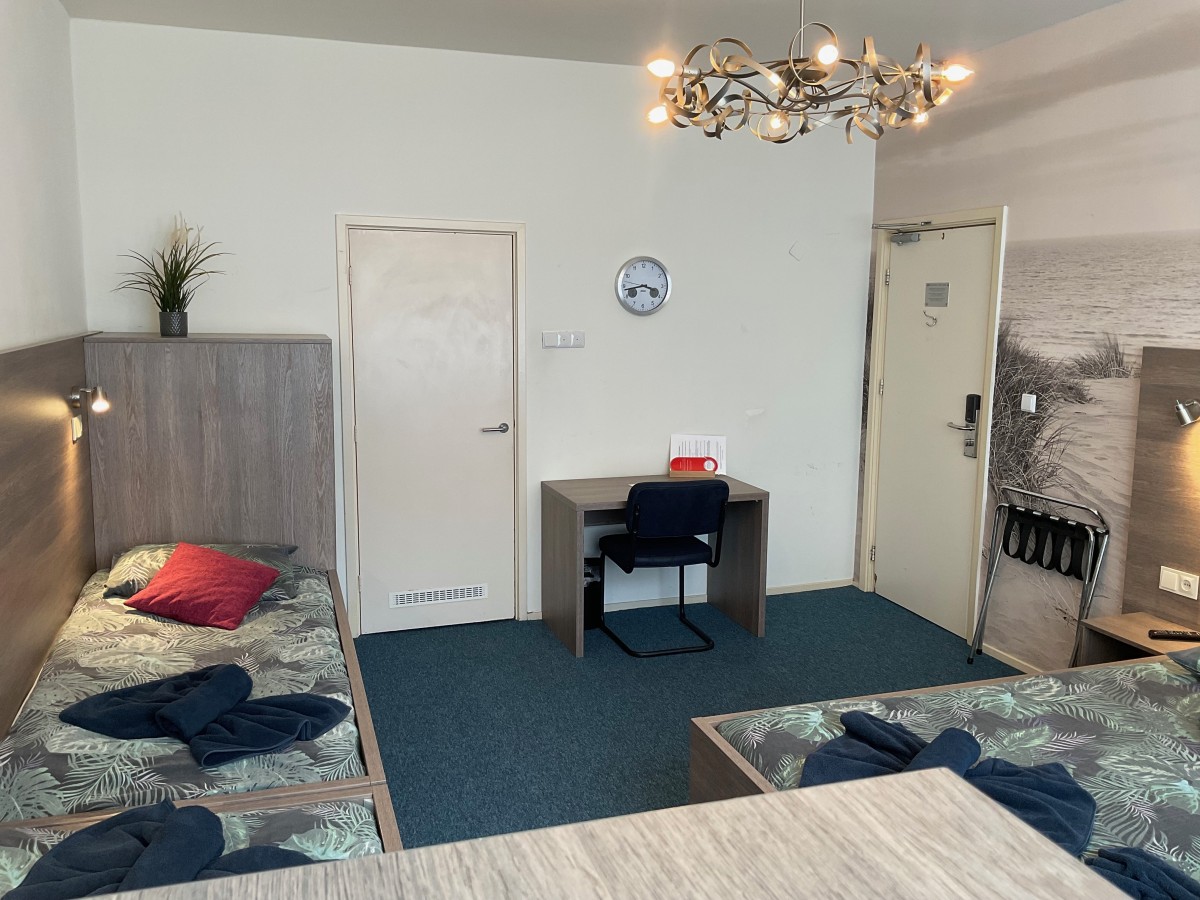 Pictures of Quadruple room with bathtub