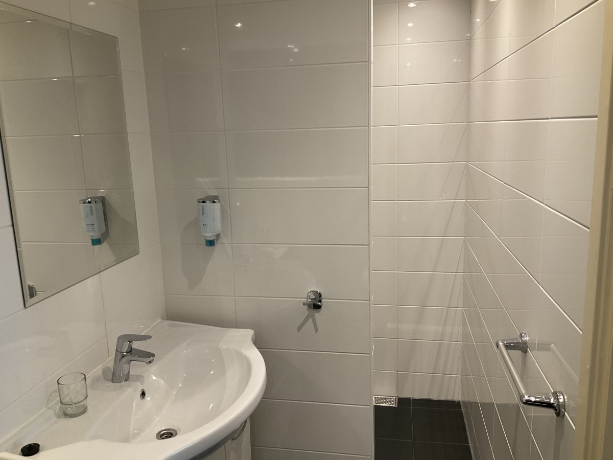 Pictures of Quadruple room with bathtub