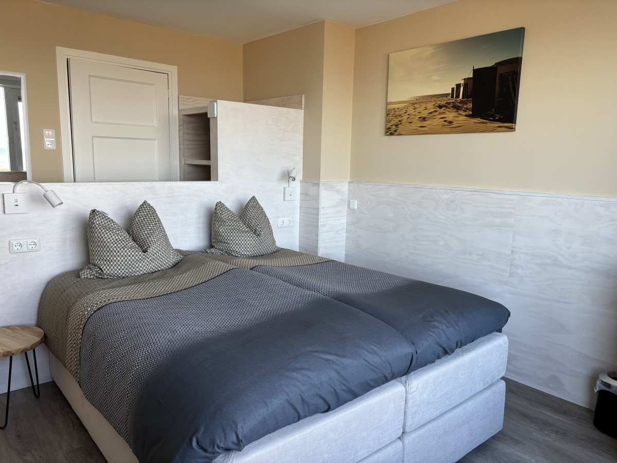 Pictures of Room Zeezicht