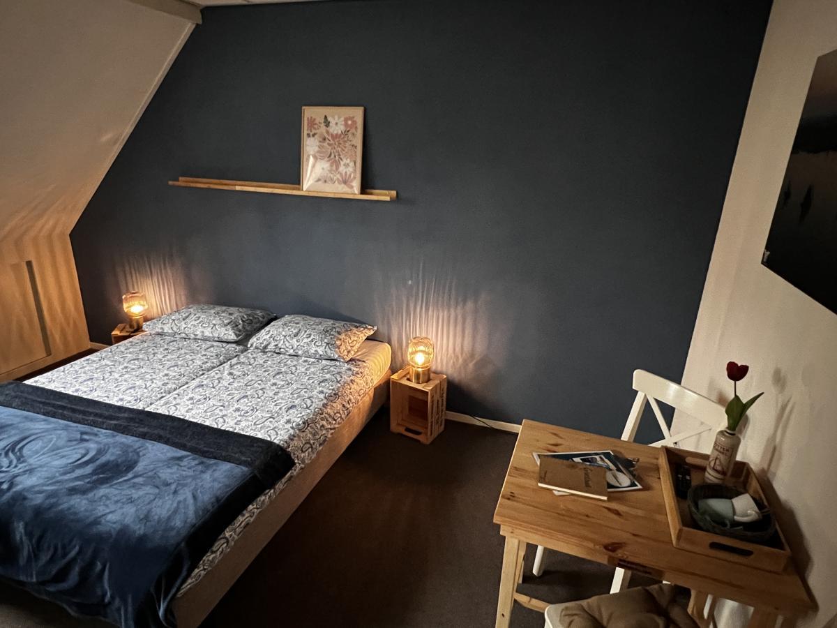 Room MIDDLE