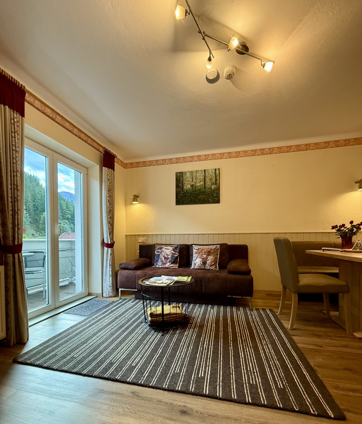 Pictures of Red Appartement (2 Rooms)