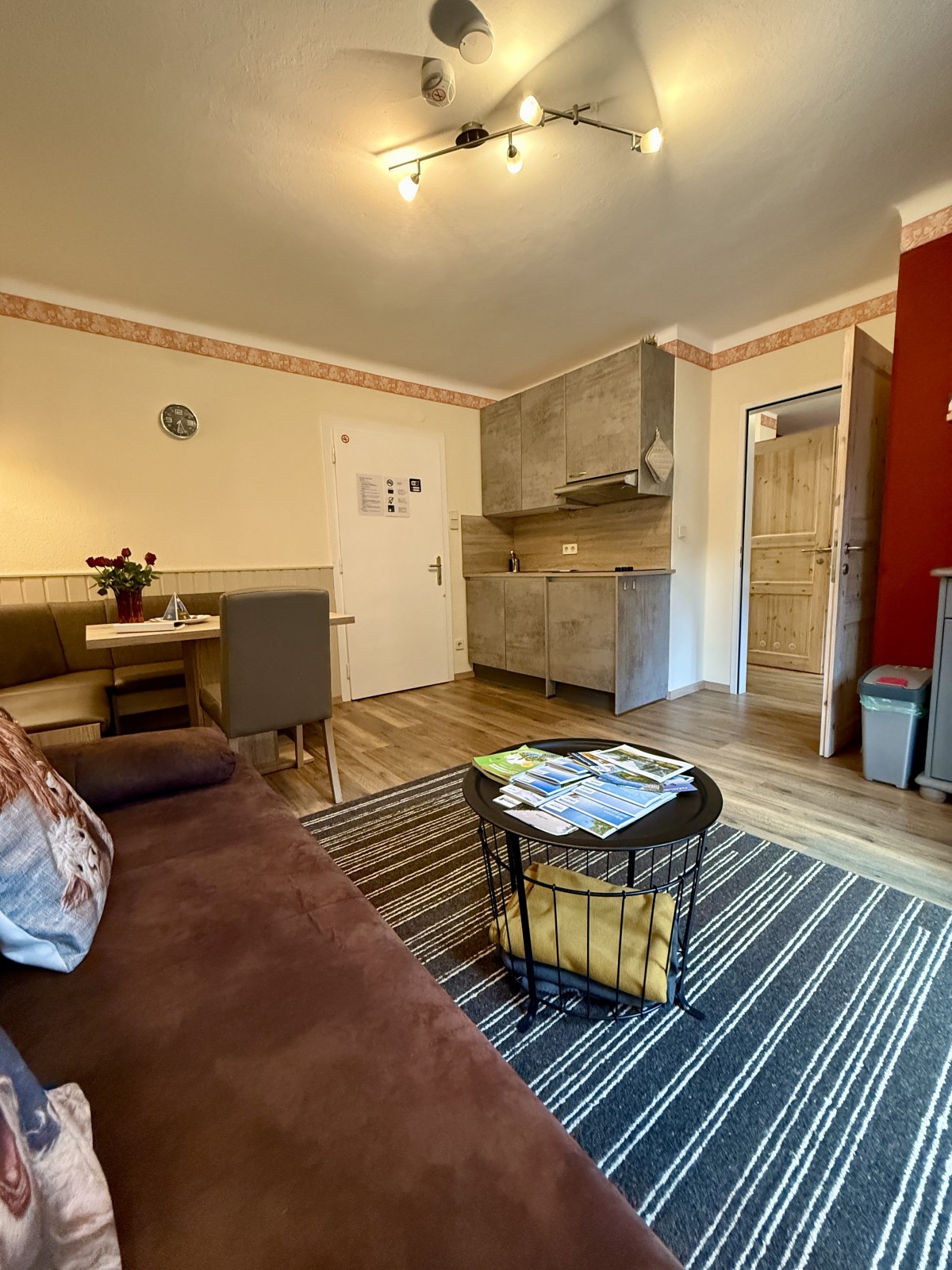 Pictures of Red Appartement (2 Rooms)