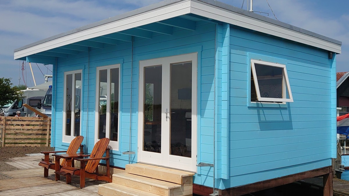 Afbeelding van Waterhuisje aan het Lauwersmeer.