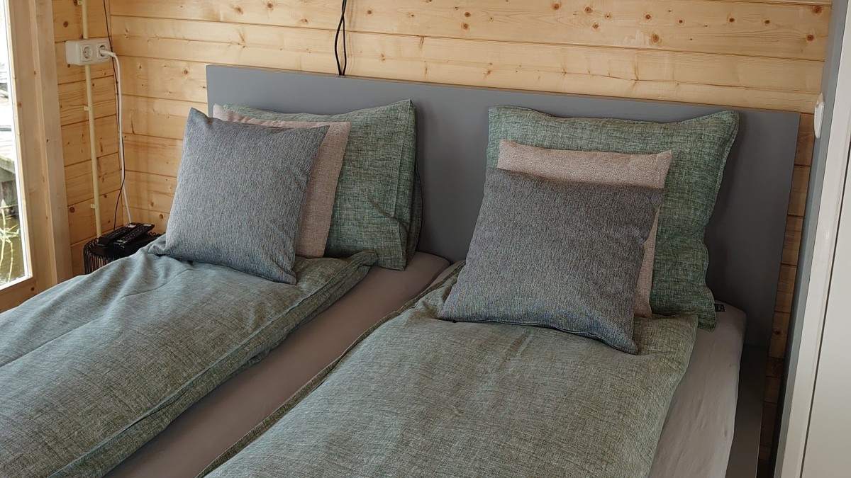 Afbeelding van Waterhuisje aan het Lauwersmeer.