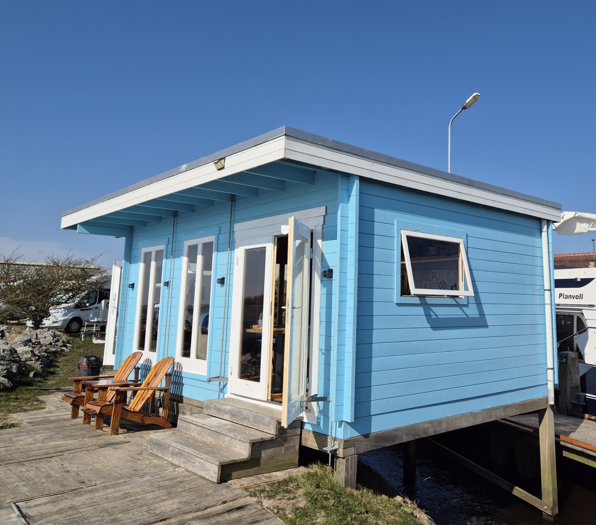 Afbeelding van Waterhuisje aan het Lauwersmeer.