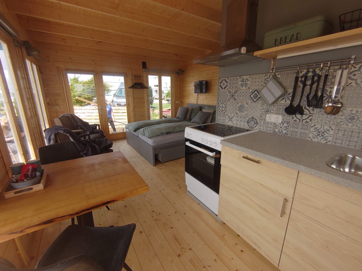 Afbeelding van Waterhuisje aan het Lauwersmeer.