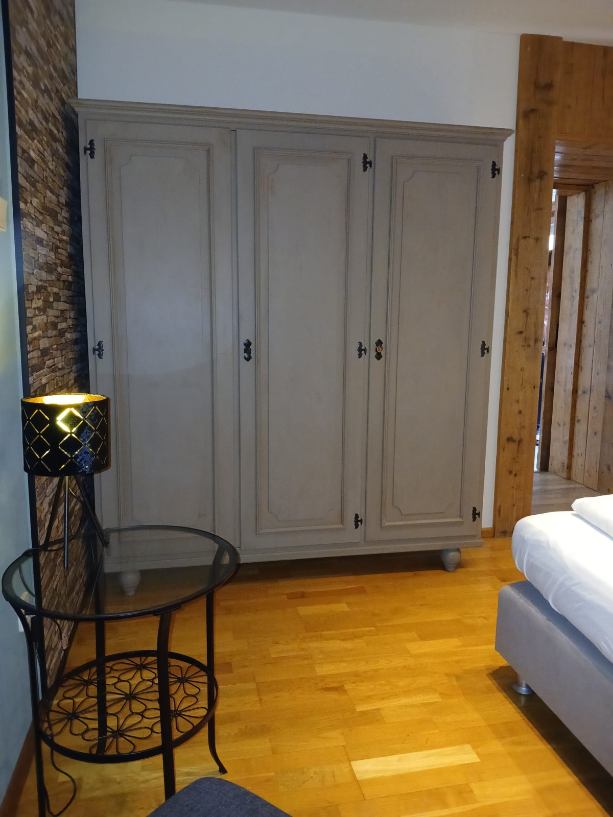 Pictures of Family Room with Balcony