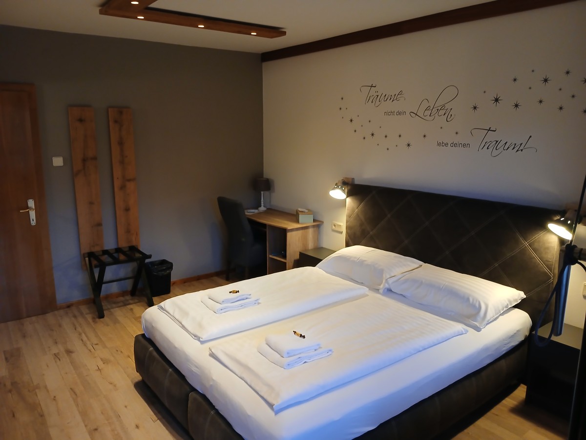 Pictures of Family Room with Balcony