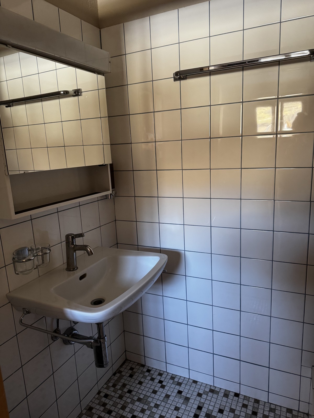 Pictures of Geneva Room