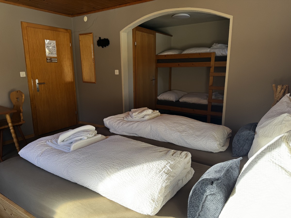 Pictures of Geneva Room