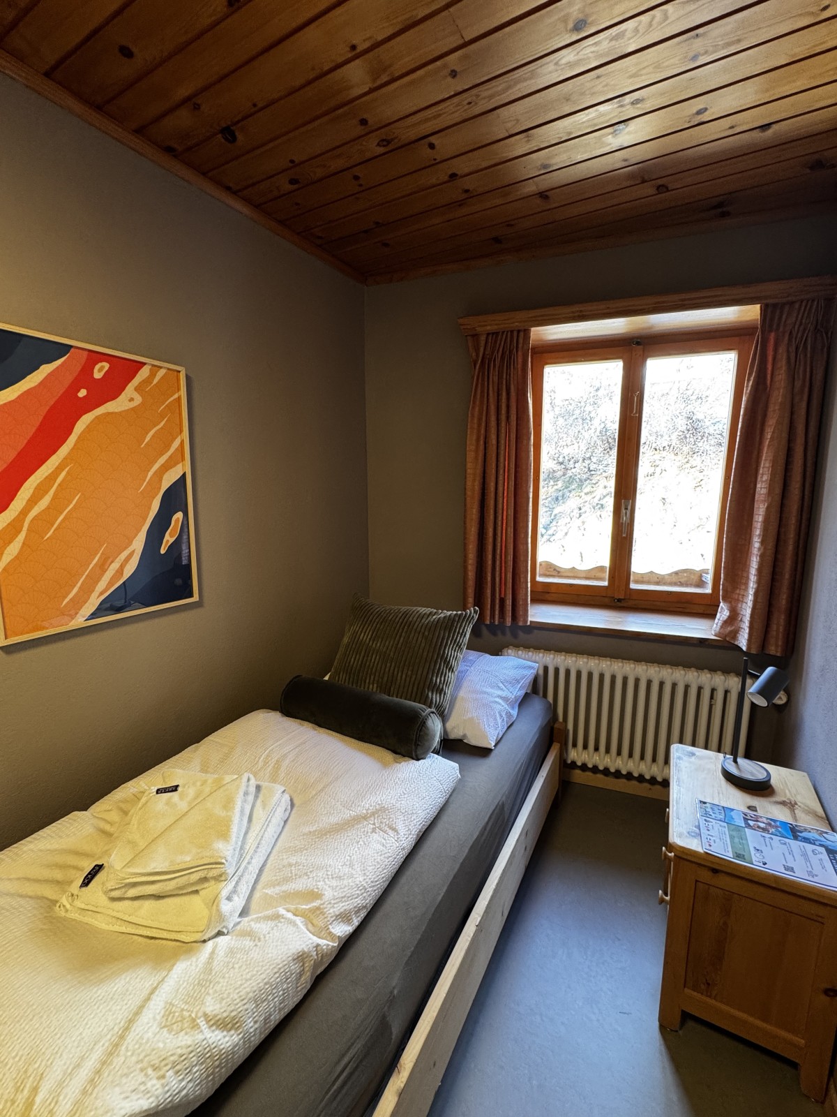 Pictures of Luzern Room