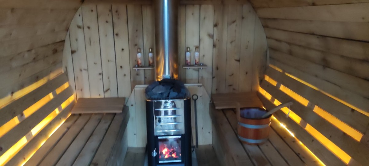 Afbeelding van Puur Natuur Roulotte;  huisje aan de waterkant.