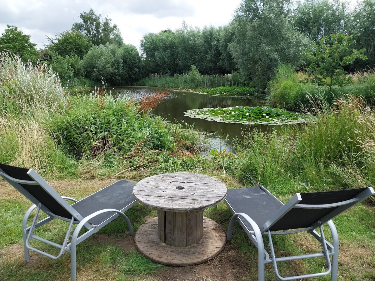 Afbeelding van Puur Natuur Roulotte;  huisje aan de waterkant.
