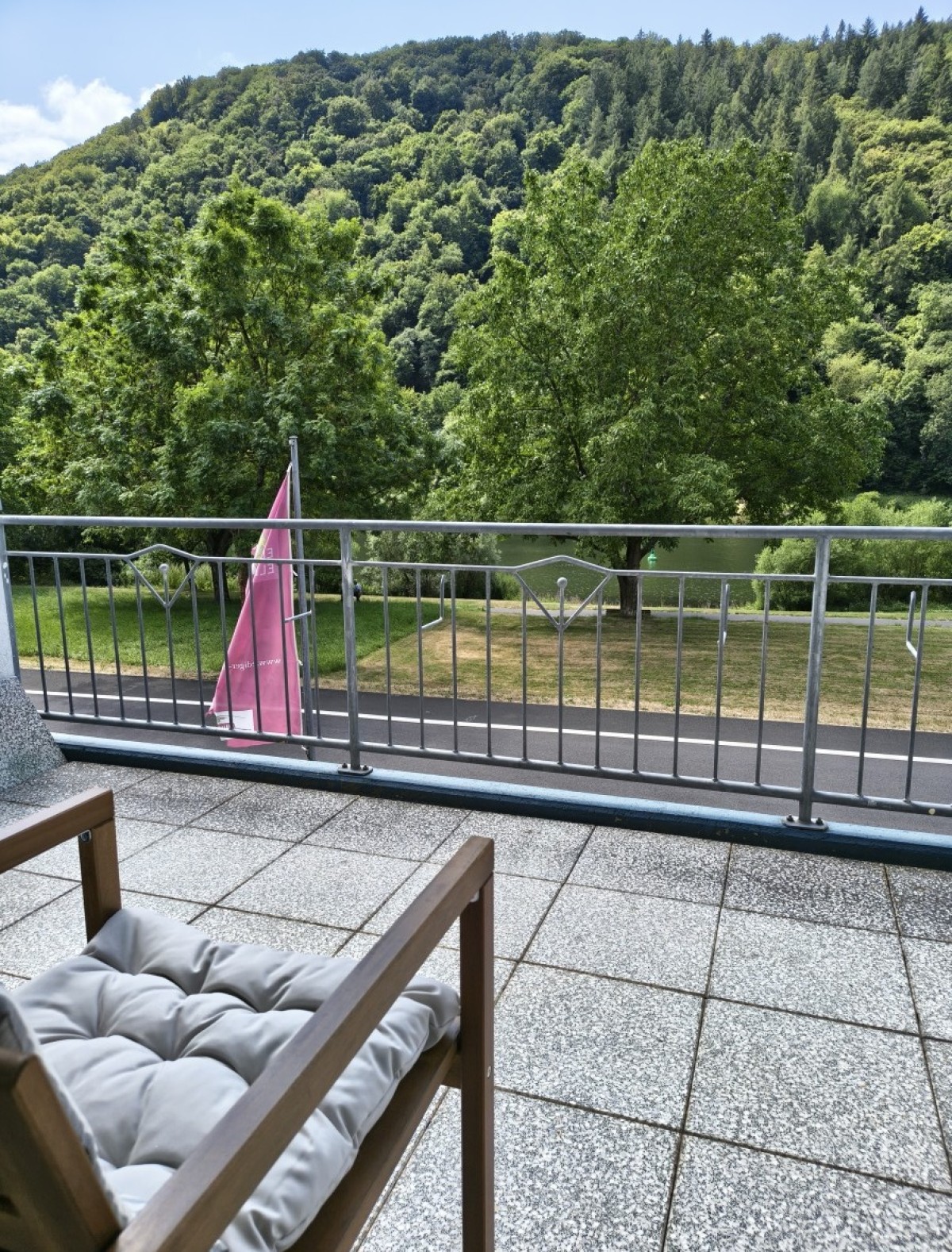Bild von Luxe Frühstückzimmer mit Balkon und Moselblick