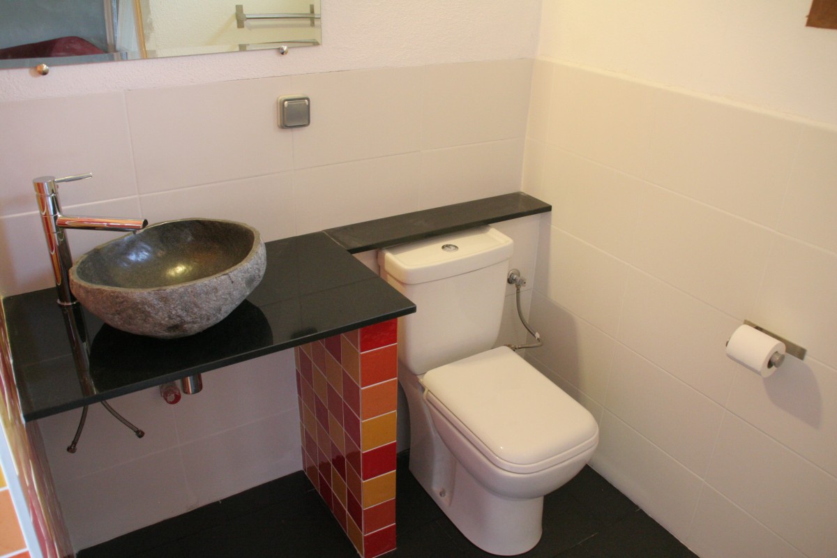 Afbeelding van 6) kleurrijke kamer, prachtig uitzicht en terras.
