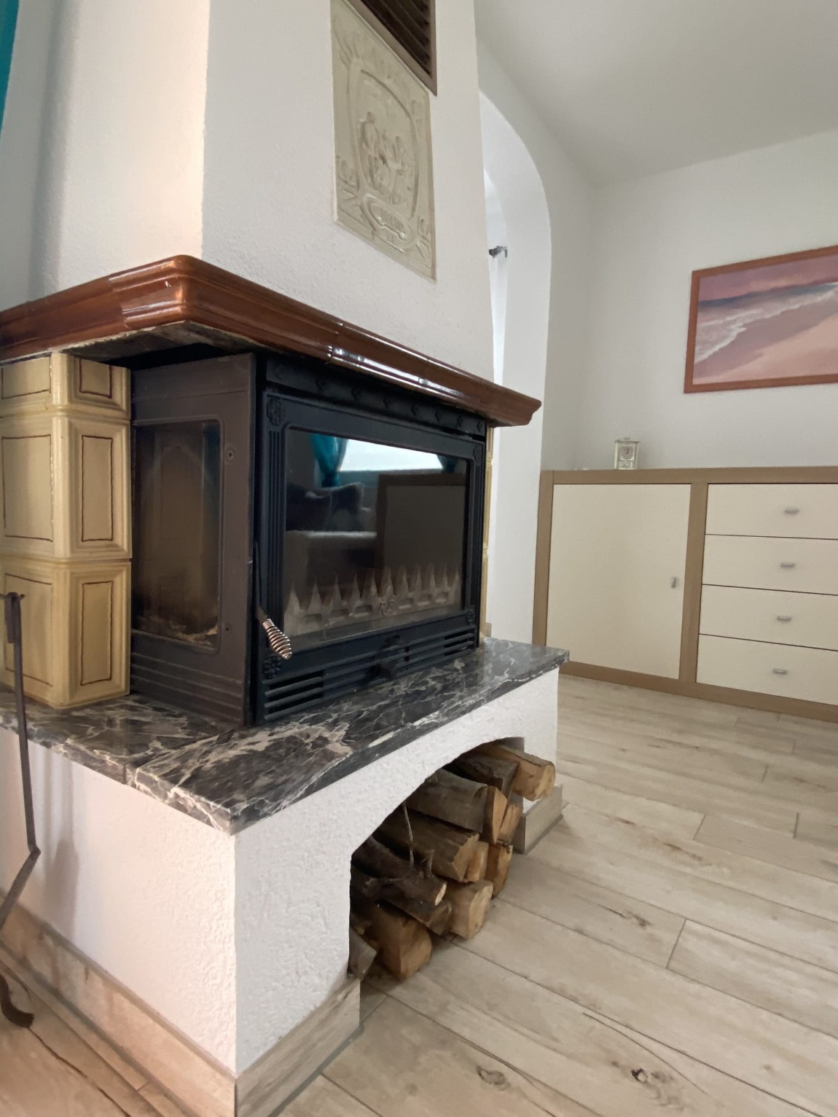 Pictures of apartment above (4p)