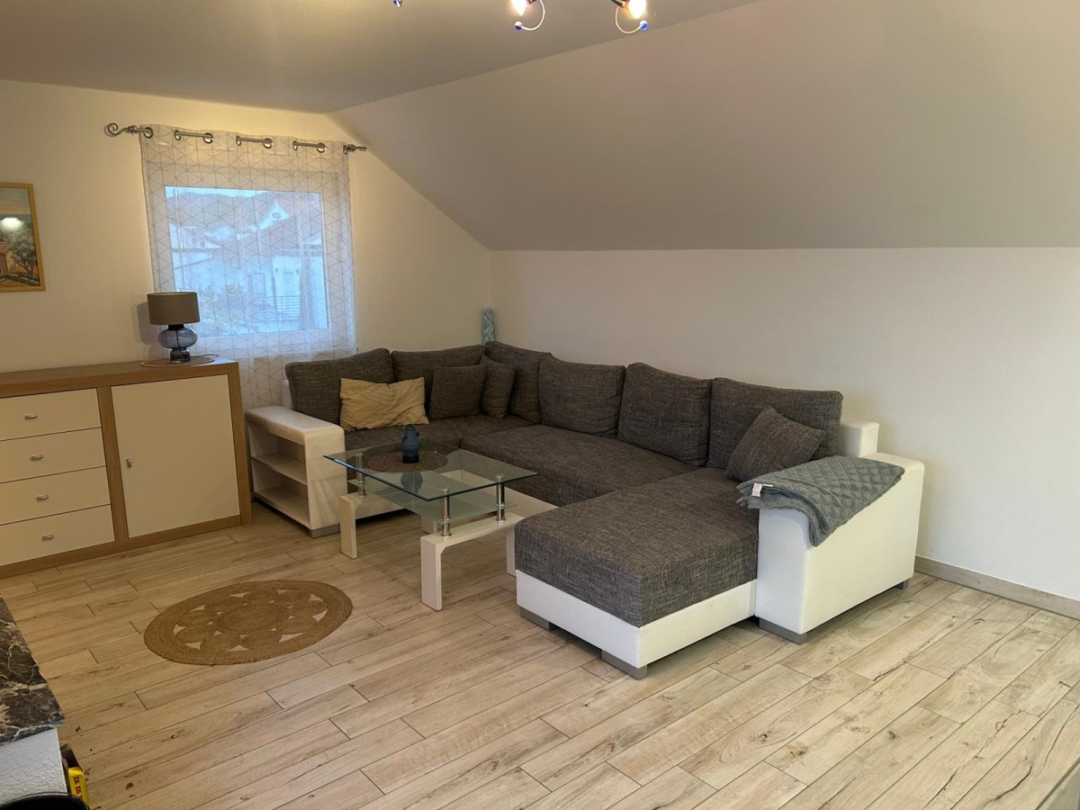 Pictures of apartment above (4p)