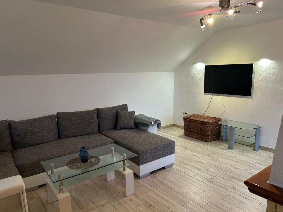 Pictures of apartment above (4p)