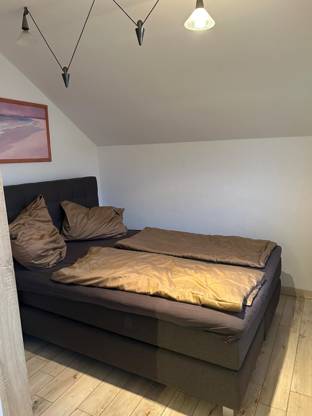 Pictures of apartment above (4p)