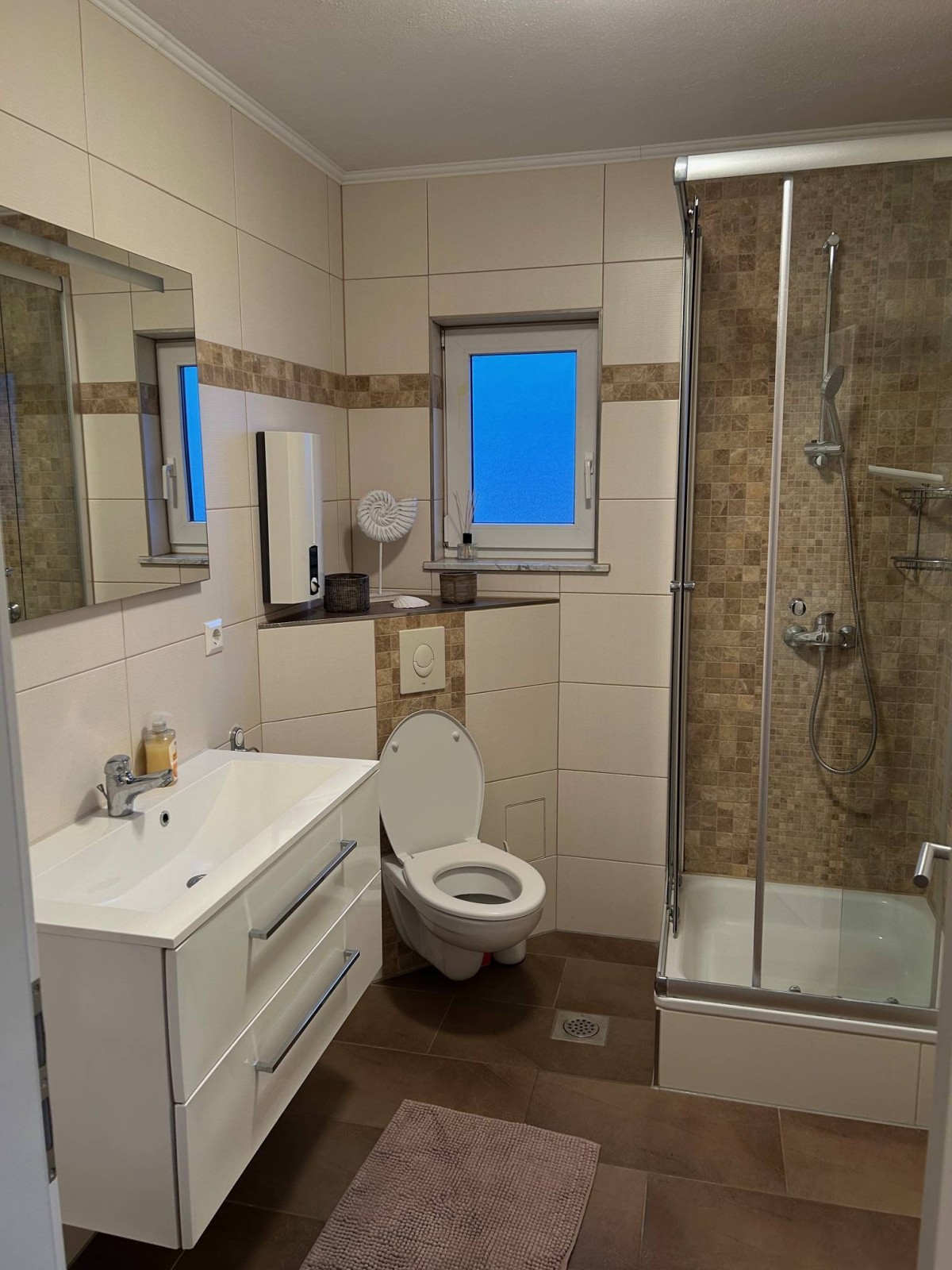 Pictures of 2-person apartment with sea view