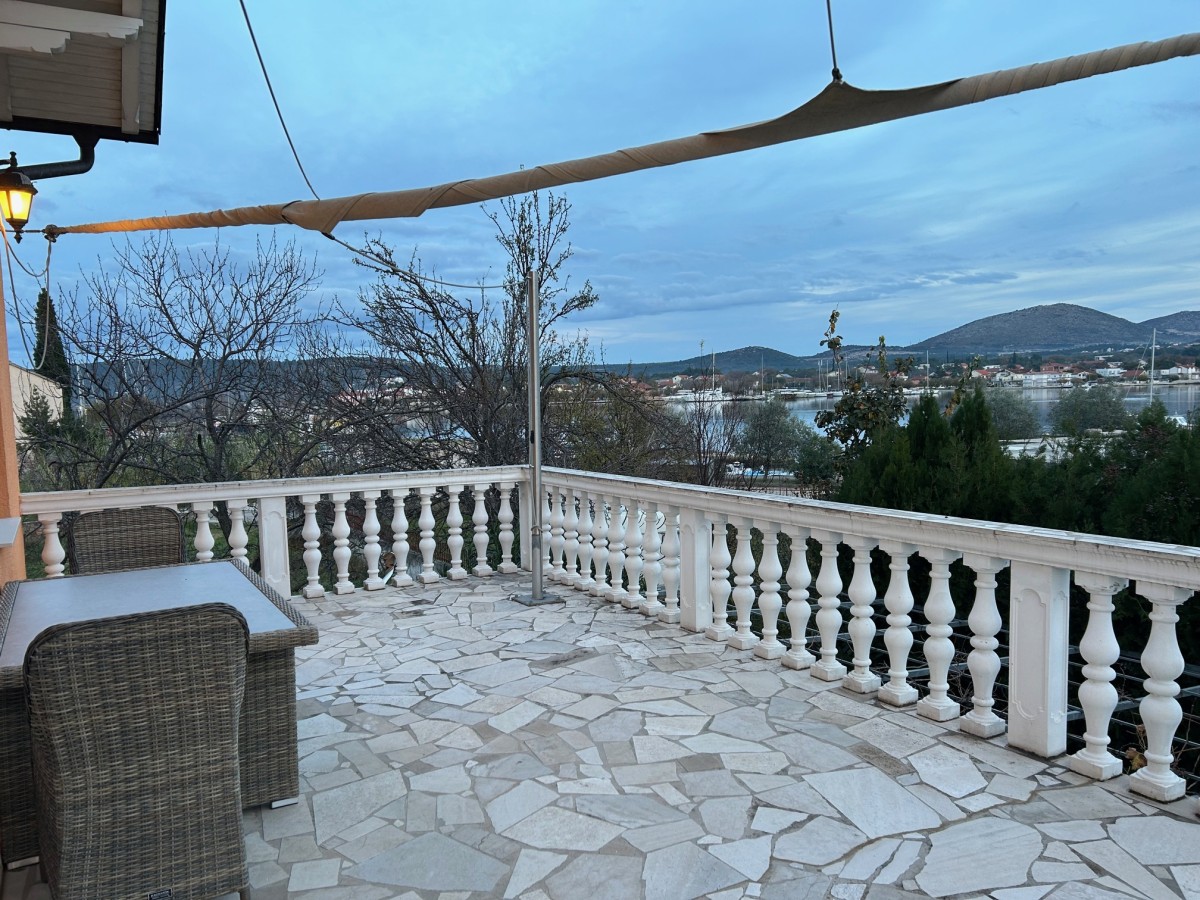 Pictures of 2-person apartment with sea view