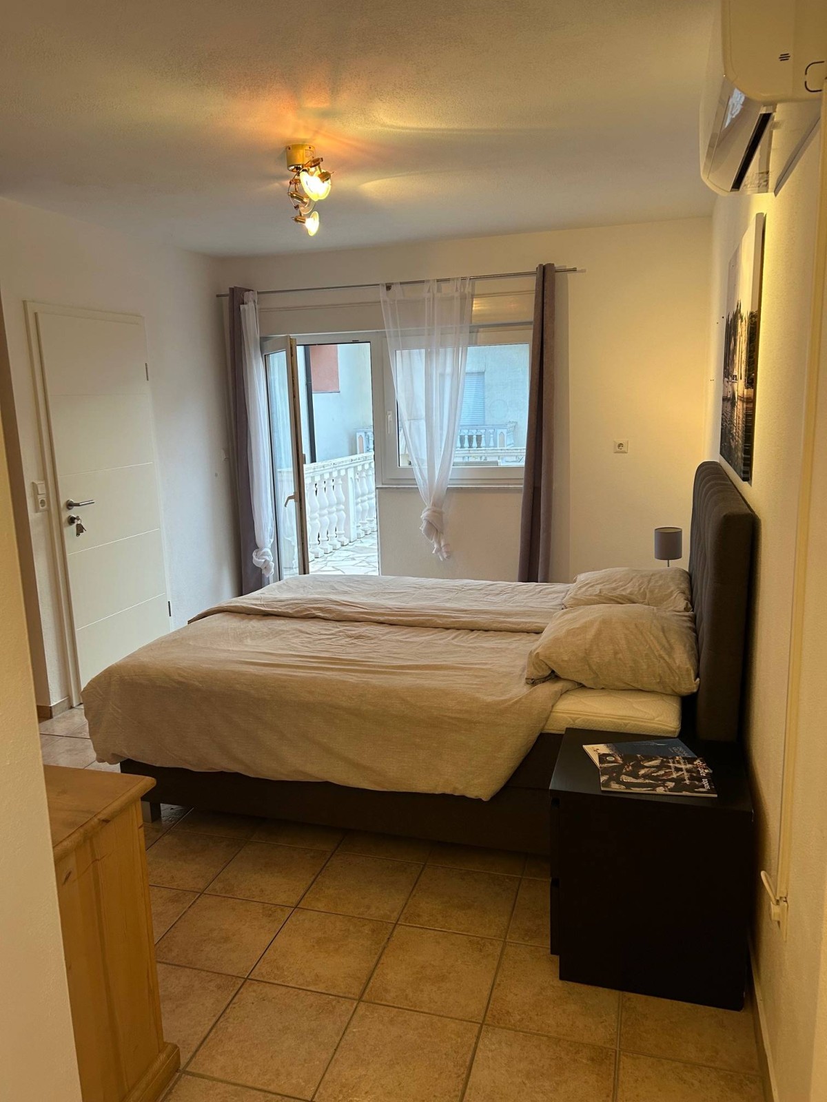 Pictures of 2-person apartment with balcony