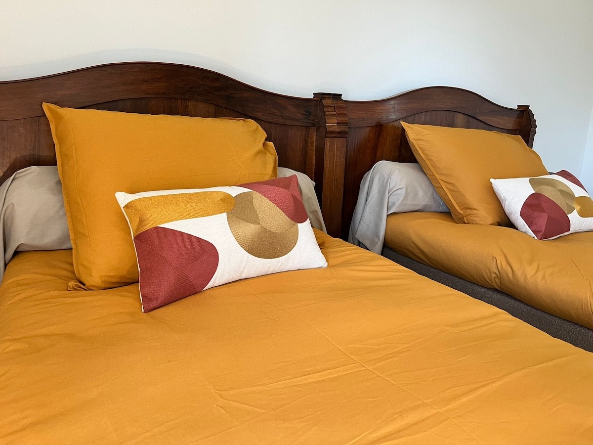 Pictures of Chambre la Poète (2 single beds)