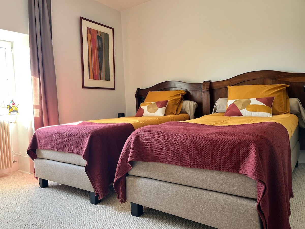 Pictures of Chambre la Poète (2 single beds)