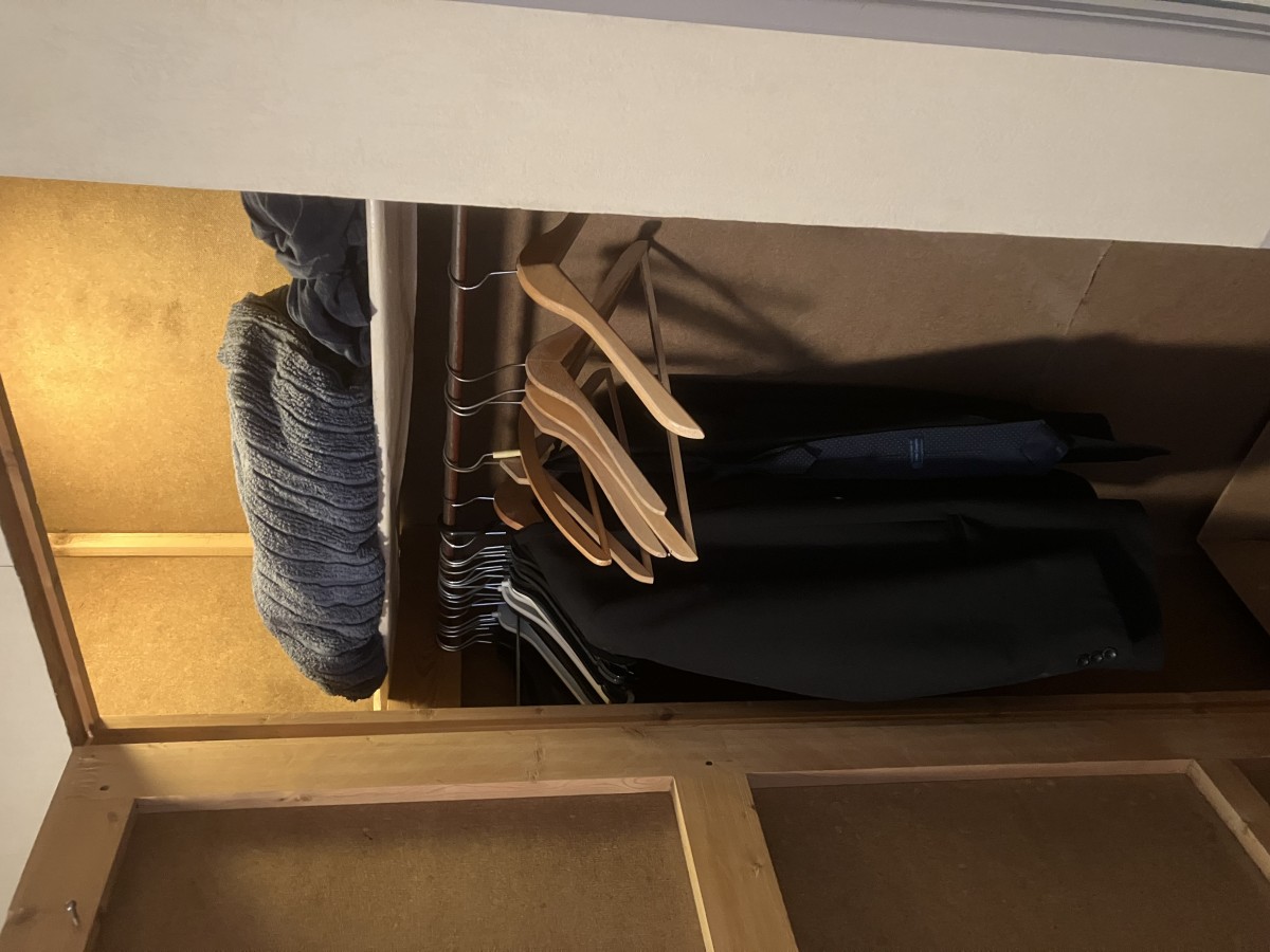 Afbeelding van K2 eenpersoonskamer met langer bed 215 en hangkast