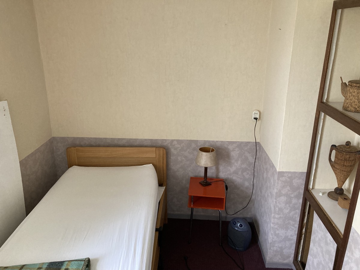 Afbeelding van K2 eenpersoonskamer met langer bed 215 en hangkast