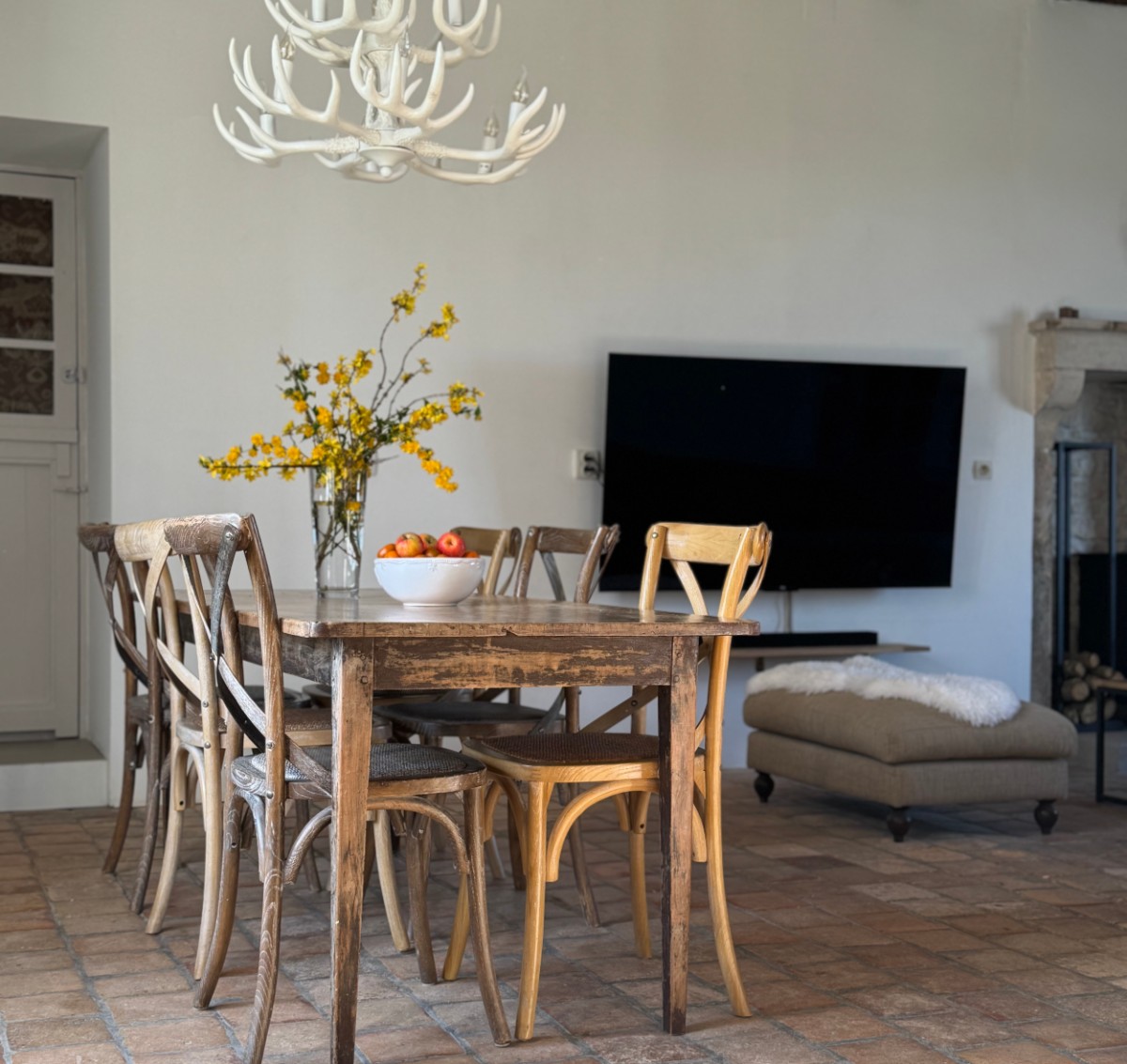 Pictures of Le Lapin