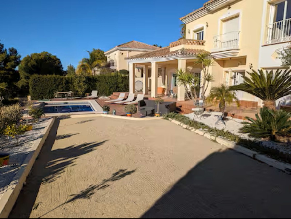 Afbeelding van Villa met privé zwembad en boule baan