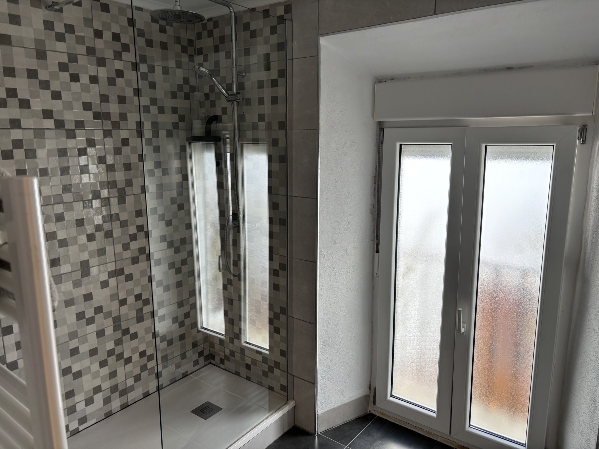 Pictures of Deluxe suite, en-suite bathroom