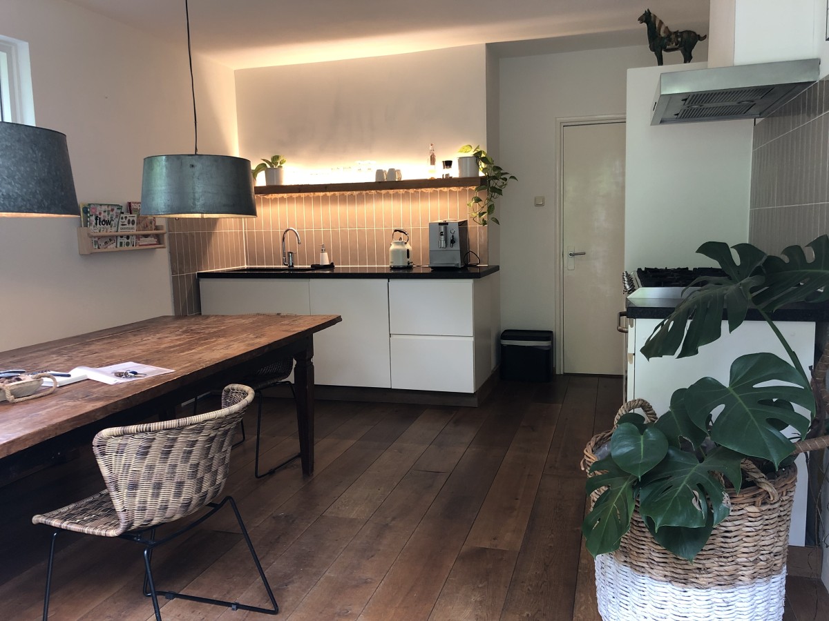 Afbeelding van Bosuil. Ruim boshuis met haard en grote leefkeuken