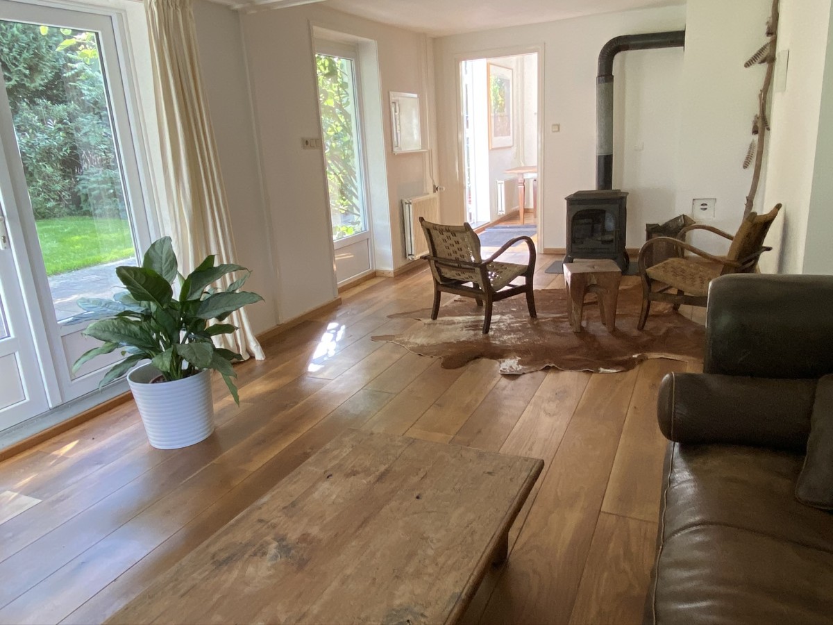 Afbeelding van Bosuil. Ruim boshuis met haard en grote leefkeuken