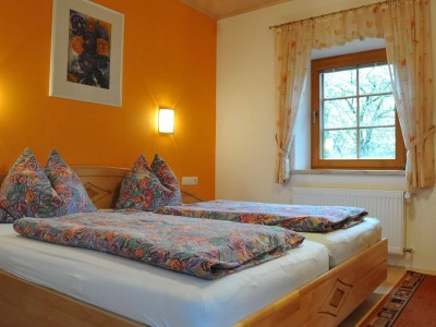 2-Pers.-Zimmer mit Wohnzimmer und Balkon