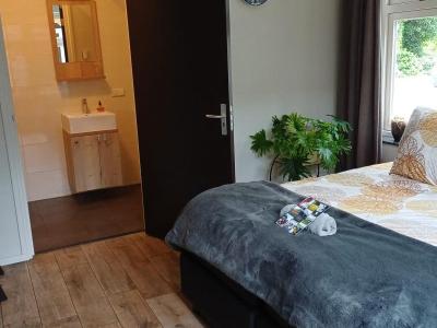 Dit is een 2 persoon kamer, benedenverdieping