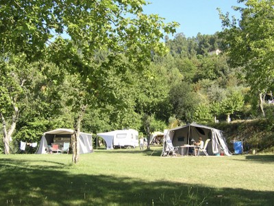 Caravan/ tenttrailer/ daktent op het grasterras