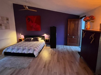 6) kleurrijke kamer, prachtig uitzicht en terras.