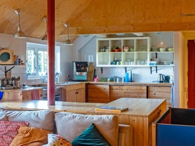 Groepsruimte + 8 x 2 persoonsslaapkamer.