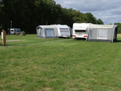 kampeerplek zonder verharding