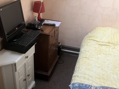 K1 klein eenpersoonskamer en playstation 2