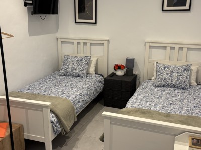 Twin room with private bathroom